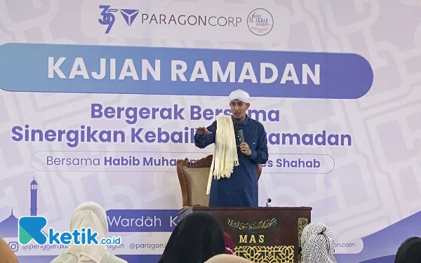 Thumbnail Paragon Grup Gelar Kajian di Masjid Al-Akbar Surabaya, Bagikan 1.000 Produk Gratis