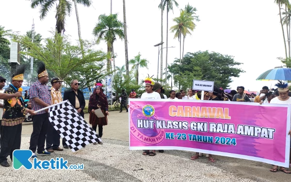 Thumbnail Berita - Karnaval Budaya Nusantara Meriahkan Perayaan HUT GKI ke-23 di Raja Ampat