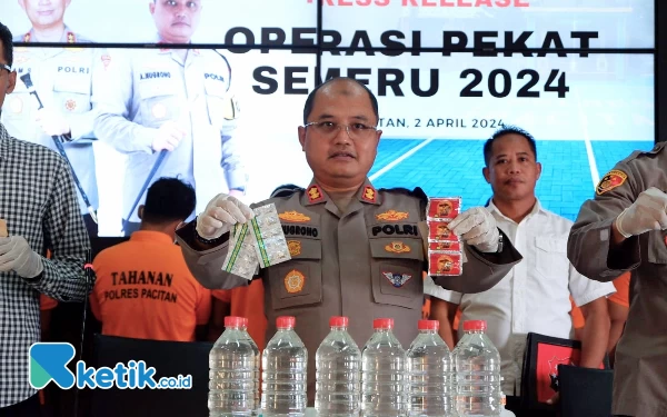 Thumbnail Polres Pacitan Sita Ratusan Liter Miras dari 12 Kecamatan dalam Operasi Pekat Semeru 2024