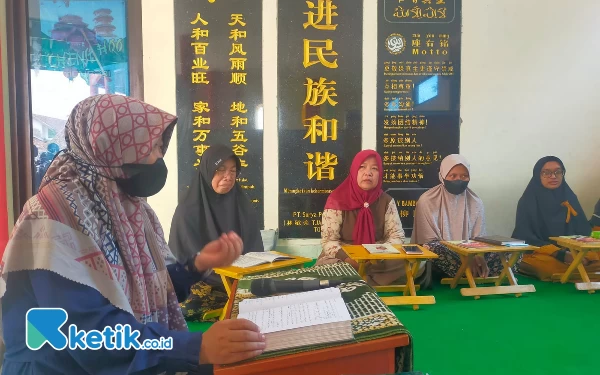 Thumbnail Ngabuburit Ala Mualaf Tionghoa, Belajar Ngaji di Masjid Cheng Hoo Jember