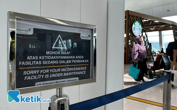 Foto Pihak Bandara Soekarno-Hatta melakukan renovasi dan perbaikan infrastruktur demi kenyamanan pengunjung. (Foto: Naufal/Ketik.co.id)