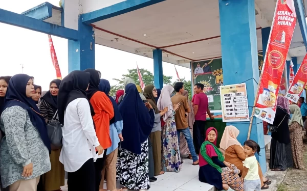 Jelang Idul Fitri, Ratusan Warga Serbu Sembako Murah Pemda Nagan Raya