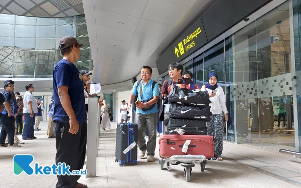 Thumbnail Respons Penumpang Terbang Perdana ke Bandara Dhoho Kediri, Sebut Melebihi Ekspektasi