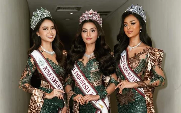 Mewah! Trio Sinaran Puteri Indonesia 2023 Kenakan Kebaya dengan Filosofi 'Cendana'