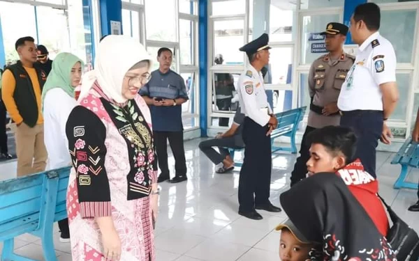 Pj Bupati Lumajang Indah Wahyuni Pantau Pos Pengamanan Idul Fitri