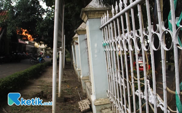 Foto Kondisi pagar Pendopo Delta Wibawa sisi timur (Foto: Fathur Roziq/Ketik.co.id)