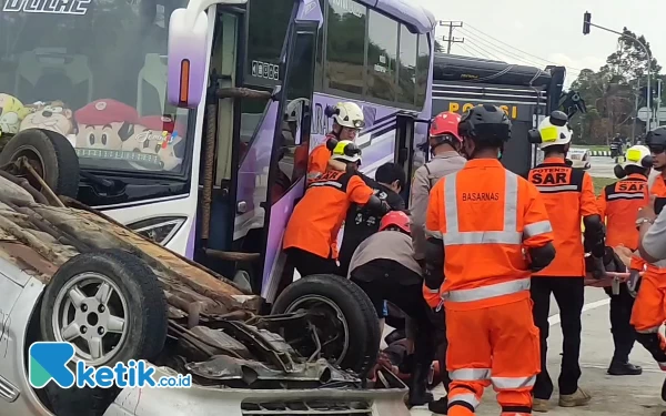 Thumbnail Berita - Jelang Arus Mudik, Basarnas-Tim Gabungan Gelar Simulasi Tanggap Darurat Kecelakaan di Tol Trans Sumatera