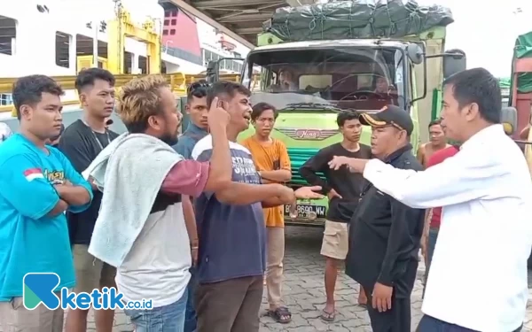 Ratusan Sopir Truk Protes di Pelabuhan Bakauheni