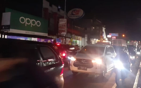 Thumbnail Imbas Penutupan Tol Bocimi karena Longsor, Terjadi Kemacetan di Jalur Mudik Sukabumi