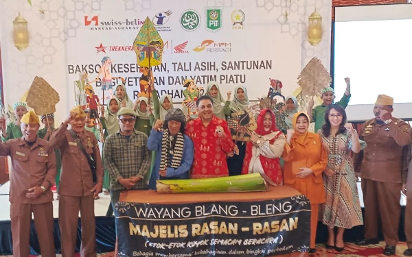 Foto Foto bersama YBSI saat menggelar Baksos kesehatan, tali asih, santunan bagi veteran dan yatim piatu. (Foto: YBSI)