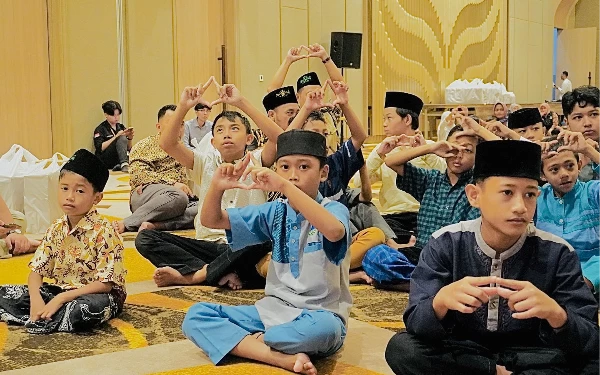 Foto Keceriaan tampak di wajah anak-anak yang hadir di acara buka bersama (Foto. dok.Grand Mercure Malang Mirama )