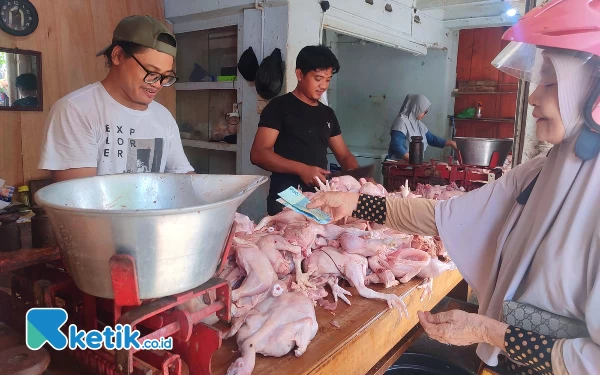 Thumbnail Berita - Idulfitri, Harga Daging Ayam di Pacitan Tembus Rp50 Ribu Per Kg