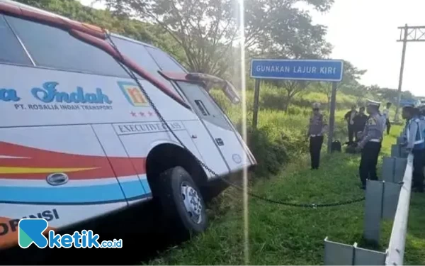 Thumbnail Berita - Bus Rosalia Indah Kecelakaan di Tol Batang, 7 Orang Tewas