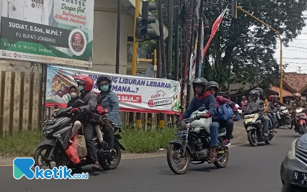 Thumbnail Karopenmas Polri Brigjen Pol Trunoyudo mengimbau kepada masyarakat agar terus update informasi mengenai arus balik dari kepolisian. Masyarakat yang melakukan perjalanan arus balik disarankan untuk istirahat setelah mengemudi 4 jam, (Foto: Rifat/Ketik.co.id)