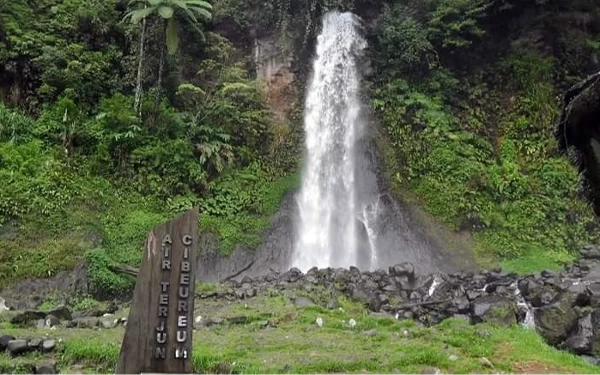 Foto Air Terjun Cibeureum (Foto: BBTN Gunung Gede-Pangrango)