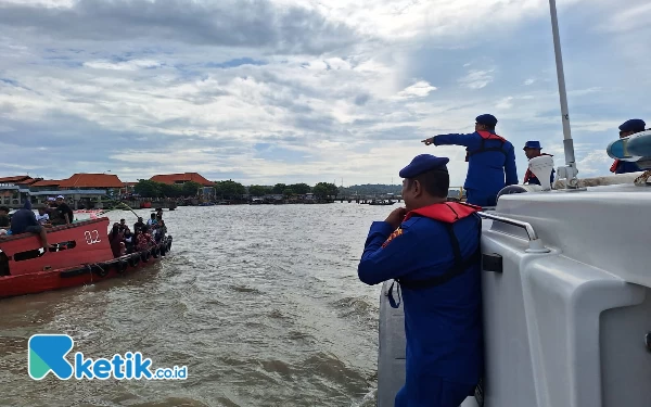 Foto Satpolairud polres bangkalan saat melakukan patroli diperairan selat madura (Foto. Ismail Hs/ Ketik.co.id