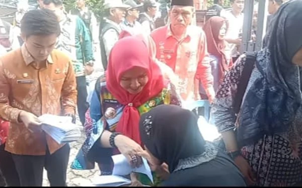 Thumbnail Berita - Wali Kota Bandar Lampung Berikan Bantuan Warga Terdampak Banjir