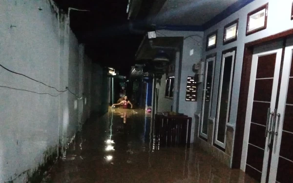 Thumbnail Hujan Deras, Kota Lumajang Dilanda Banjir, 2 Jembatan Putus, 1 Tewas