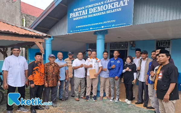 Petahana Bassam Kasuba Ambil Formulir Pendaftaran di Partai Demokrat, DPD PKS Halsel Kedepankan Politik Silaturahmi