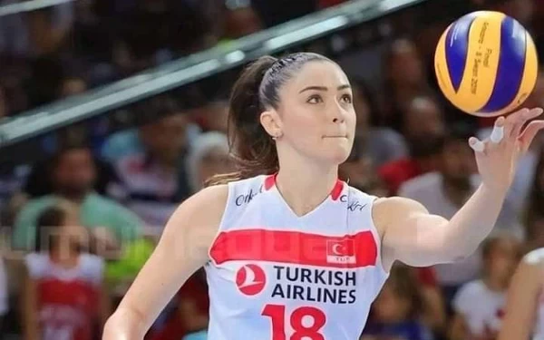 Zehra Gunes, Pemain Bola Voli Turki yang Kecantikannya bak Seorang Model