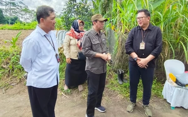 Foto Kepala Dinas Pertanian dan Ketahanan Pangan Provinsi Jawa Timur, Dydik Rudy Prasetya saat menghadiri Gerakan Integrasi Kelapa dengan Padi Gogo di Kabupaten Kediri (Foto: Instagram DPKP Jatim)