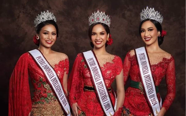 3 Puteri Indonesia Intelegensia 2024 Tampil Cantik Kenakan Batik, Anggun Mempesona!