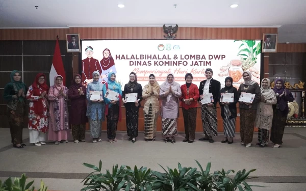 Peringati Hari Kartini, DWP Kominfo Jatim Gelar Lomba Fashion Show  dan Menghias Empon-Empon