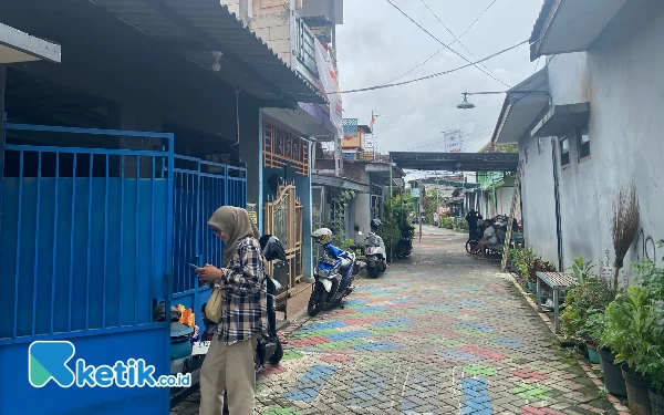 Foto Suasana pemukiman warga di Bundaran Dolog dari RT 01 RW 03 Jemur Gayungan Surabaya. (Foto: Shinta Miranda/Ketik.co.id)