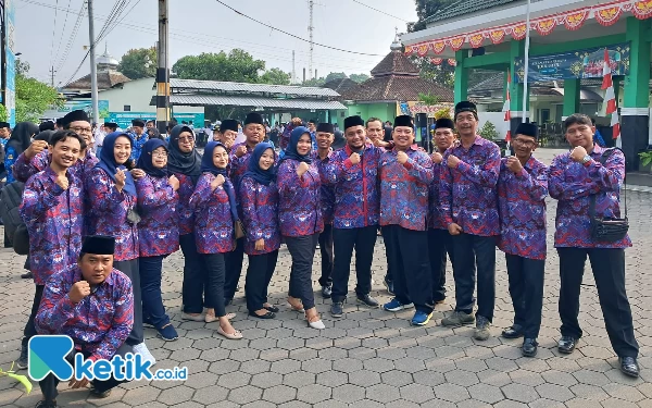 Foto Di Kapanewon Sleman Pamong Kalurahan memakai baju seragam batik Persatuan Perangkat Desa Indonesia (PPDI) saat upacara hari ini. (Foto: Guntur/Keti.co.id)