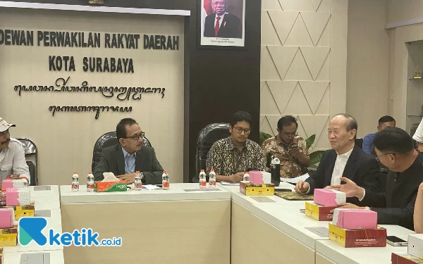 Thumbnail Berita - Wakil Ketua DPRD Temui Calon Investor dari Cina untuk Hi Tech Mal Surabaya