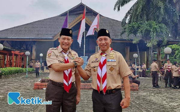 Foto Ketua Kwarnas Pramuka Budi Waseso dan Ketua Kwarda Jatim HM Arum Sabil. (Foto: Naufal/Ketik.co.id)