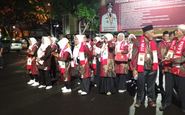 Thumbnail Berita - Pemerintah Kota Bandar Lampung Lepas 44 Jamaah Umrah Gratis