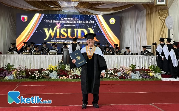 Foto Salah satu wisudawan Unmer Malang, Kiagus Firdaus A.Md., S.Kom., M.AP. (Foto: Lutfia/Ketik.co.id)