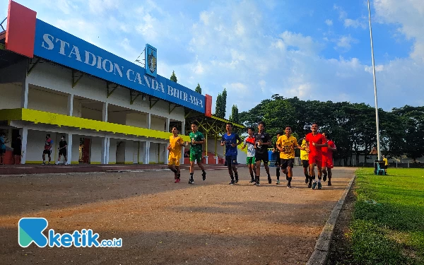 Thumbnail Berita - Jadi Tuan Rumah Liga 3 Nasional, Manajemen Persedikab Kediri Kebut Persiapan di Stadion Canda Bhirawa