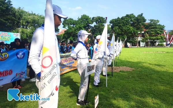 Foto Para siswa SD dan SMP di Pacitan yang siap unjuk gigi bertanding dalam Olimpiade Olahraga Siswa Nasional (O2SN) dan Festival dan Lomba Seni Siswa Nasional (FLS2N) jenjang Sekolah Dasar (SD), Sekolah Menengah Pertama (SMP) tahun 2024. (Foto: Al Ahmadi/Ketik.co.id)