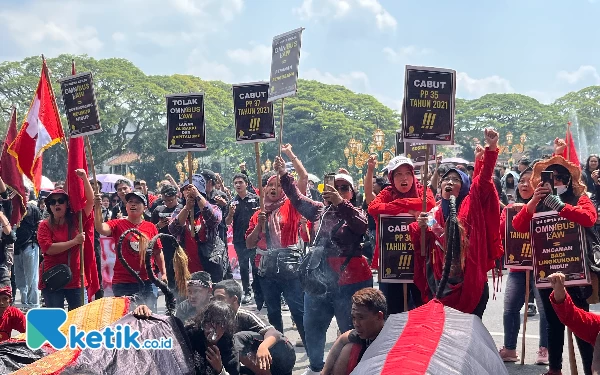 Thumbnail Semua Buruh Terampil! SPBI Malang Raya Kritik Tagline Pemerintah "May Day is Terampil Day"