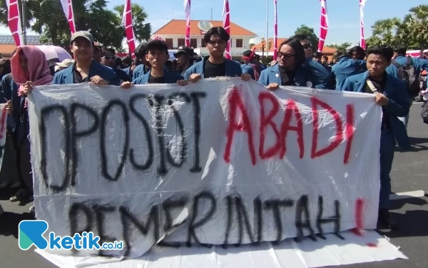 Foto Bara Api saat ada di Depan Gedung Grahadi. (Foto: Shinta Miranda/Ketik.co.id)