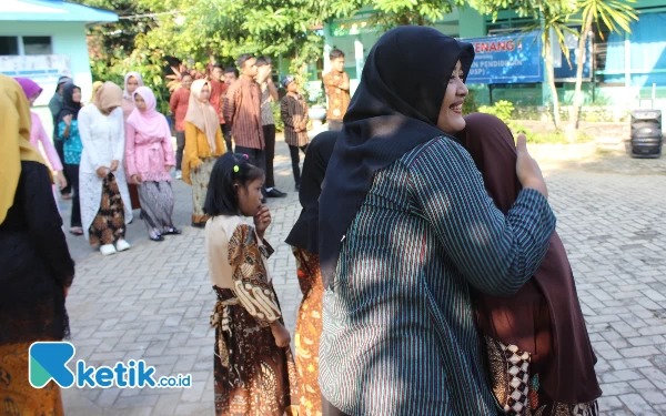 Foto Keseruan acara Fashion Show di SLB YKK Pacitan. (Foto: Al Ahmadi/Ketik.co.id)