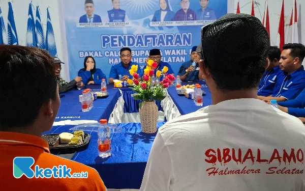 Foto Suasana pengembalian formulir pendaftaran (Foto Mursal Bahtiar)