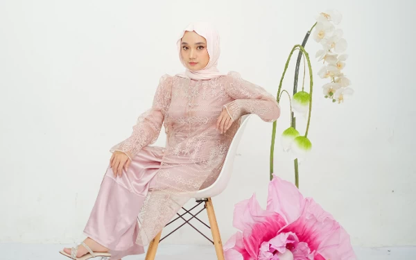 Thumbnail Berita - Wulan Madani, Finalis Putri Hijabfluencer Jabar 2024 Kembangkan Bisnis Fashion