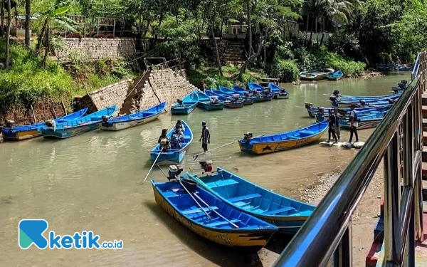 Foto Suasana destinasi wisata Sungai Maroon Pacitan yang kembali sepi wisatawan. (Foto: Al Ahmadi/Ketik.co.id)