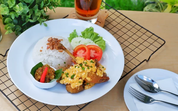 Foto Nasi Bebek Goreng ala Palm Park Hotel and Convention. (Foto; Palm Park Hotel and Convention)