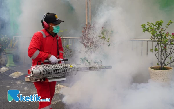 Jelang CJH Masuk Asrama Haji, BBKK Surabaya Langsung Lakukan Fogging