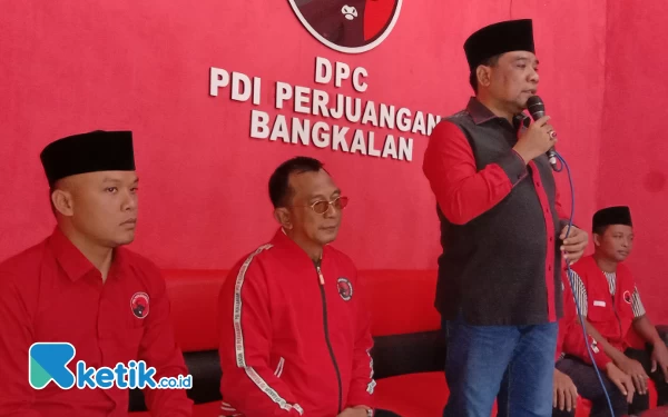 Foto Mahfud saat memberikan sambutan di hadapan panitia penjaringan. (06/05/2024) (Foto. Ismail Hs/Ketik co.id)