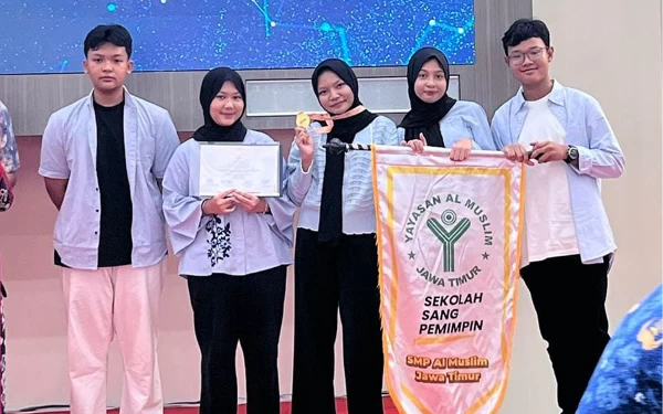 Thumbnail Berita - Bikin Enhancing DOC, Lima Siswa SMP Al Muslim Raih Medali Emas di IIIEX 2024