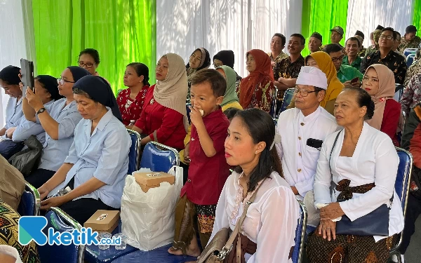 Foto Umat beragama saling berbaur di Kelurahan Tunjungrejo. (Foto: Lutfia/Ketik.co.id)