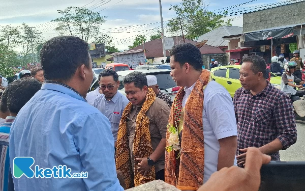 Foto LO Eka Dahliani Abusama saat pengembalian formulir pendaftaran Cabup di partai Gerindra Halsel.