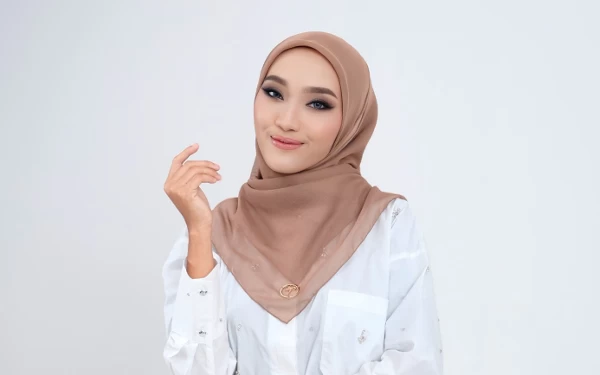 Thumbnail Intip Kesibukan Dewi Manjasari, Regional Director Putri Hijabfluencer Jakarta