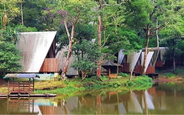 Foto Tempat santai di Telaga Warna (Foto: dari warga for Ketik.co.id)