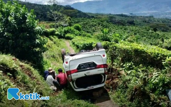 Thumbnail Berita - Mobil Terguling Saat Liburan di Gunung Dempo, Ini Imbauan Kadis Pariwisata Pagaralam